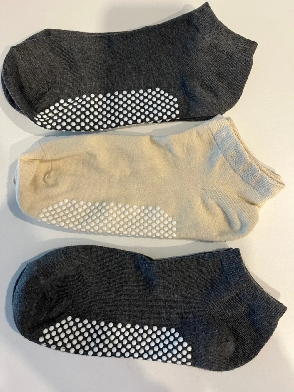 4 Non-Slip Low-Cut Socks - Gray  & Beige - Latex Free size L